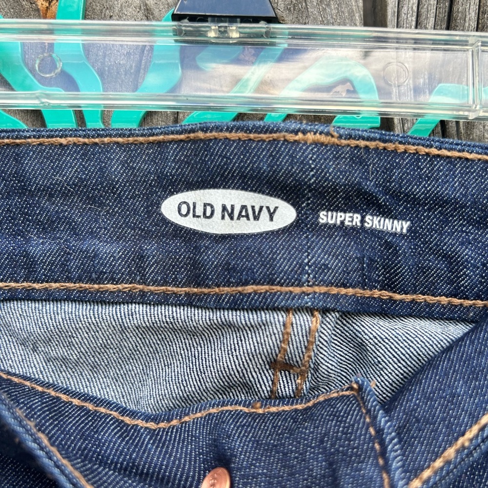 Old Navy Super Skinny Jeans - Picture 3 of 4
